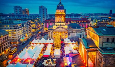 Weihnachtsmarkt in Berlin & Friedrichstadtpalast Grand Show „Arise“